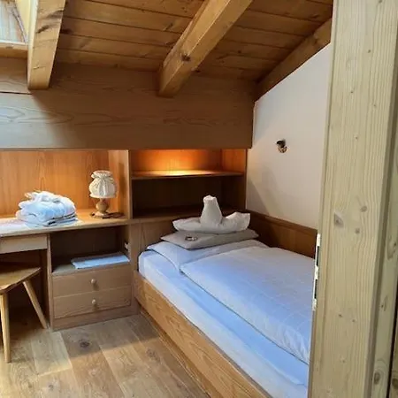 Charmehotel Uhrerhof - Deur Ortisei Room photo