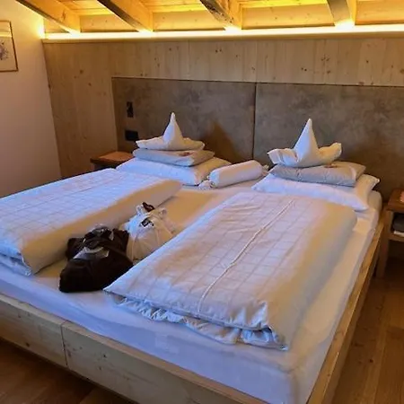 Charmehotel Uhrerhof - Deur Ortisei Room photo