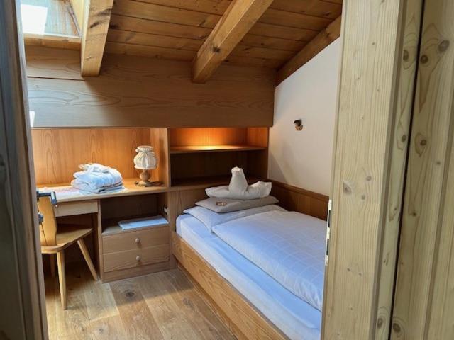Charmehotel Uhrerhof - Deur St. Ulrich in Gröden