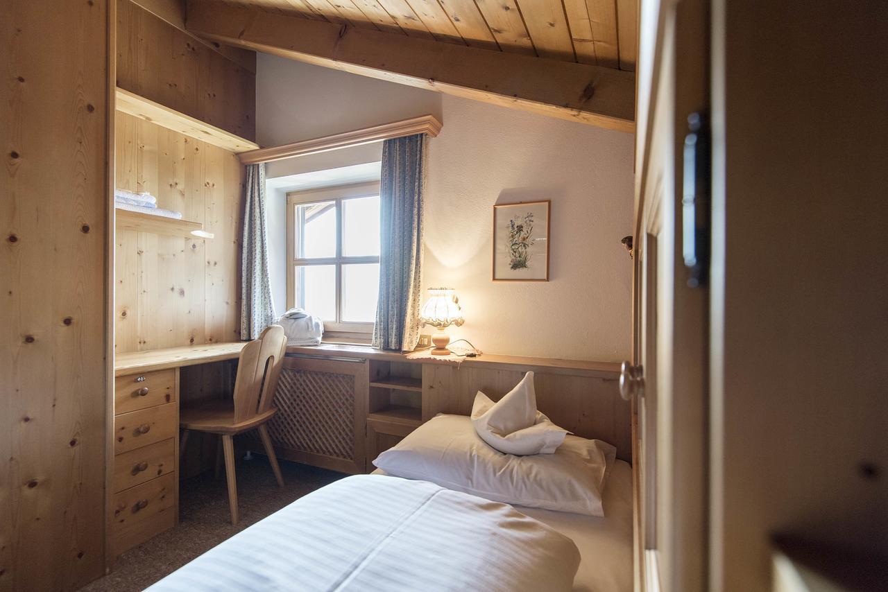 Charmehotel Uhrerhof - Deur Hotel Urtijëi