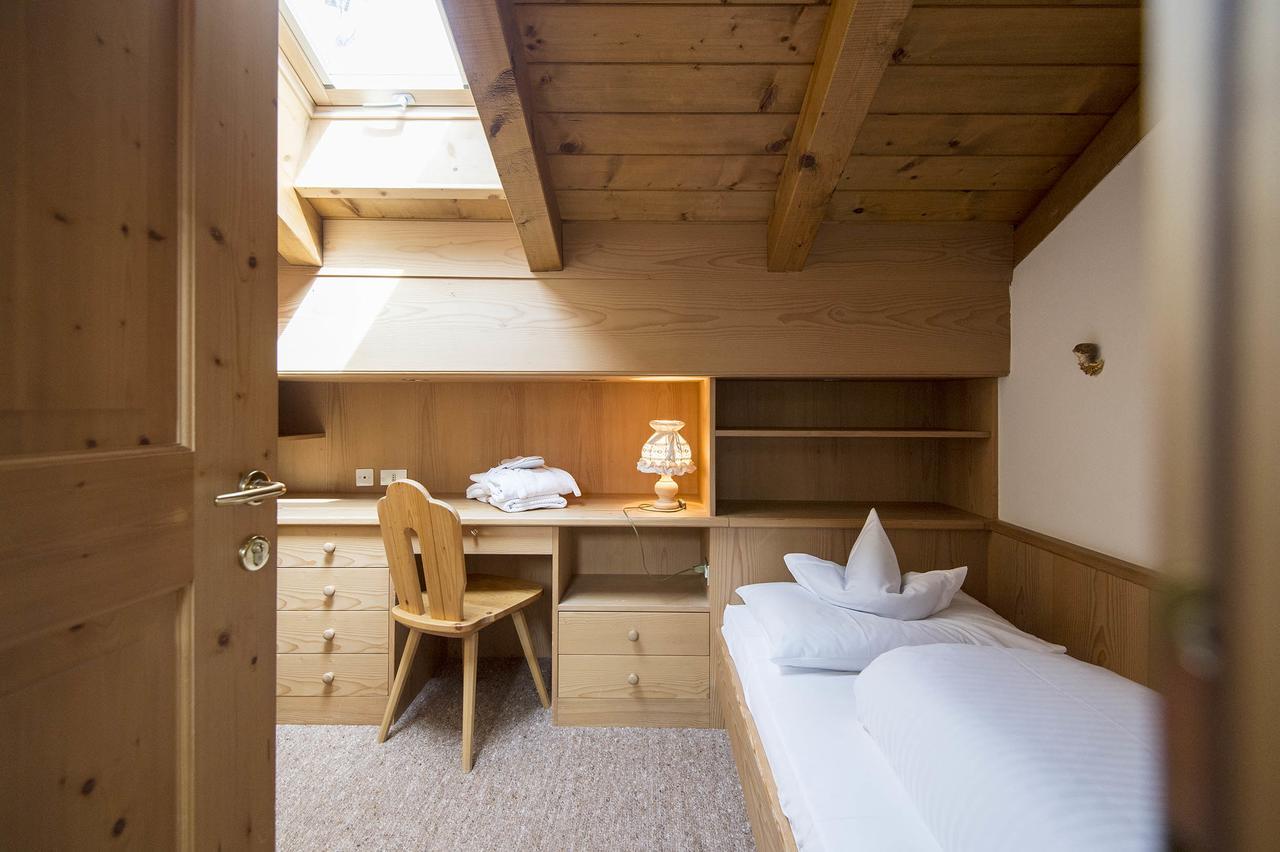 Charmehotel Uhrerhof - Deur Hotel St. Ulrich in Gröden